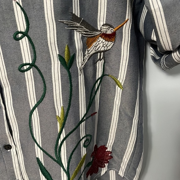 Saloon Women’s Long Sleeve Button Down Embroidered Collard Shirt - Picture 6 of 7